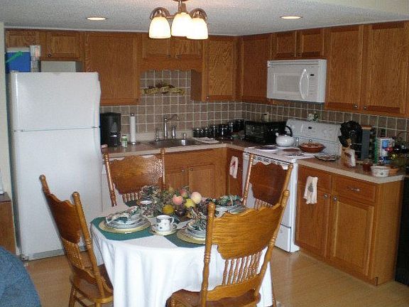 kitchen /dining area