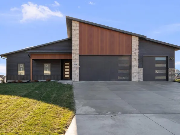 324 Linda Ln, Riverdale, IA 52722