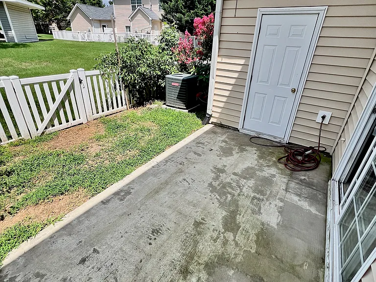 406 Auburn Square Dr — Photo 11