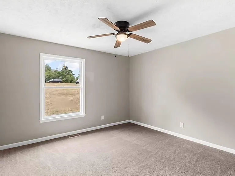 645 Welsh Pl — Photo 13