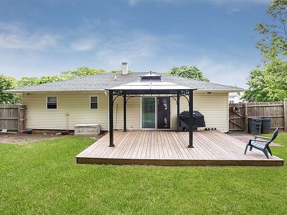 4th image of 14 Wedgewood Ln