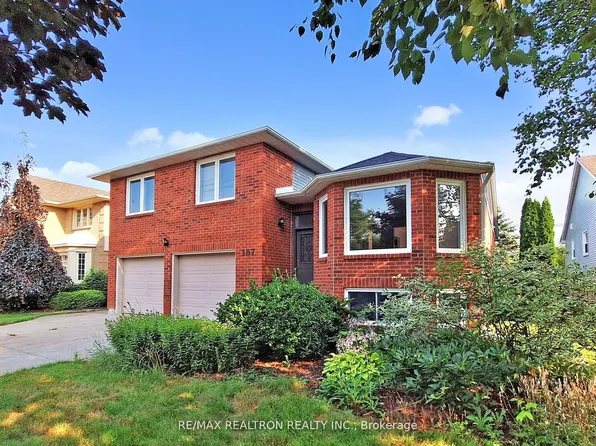 187 Crossland Gate, Newmarket, ON L3X 1A7