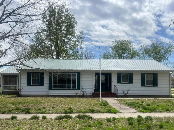 253 Market St, Osage City, KS 66523