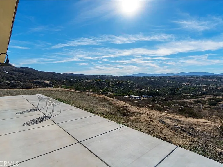 37219 Quarter Valley Rd — Photo 23