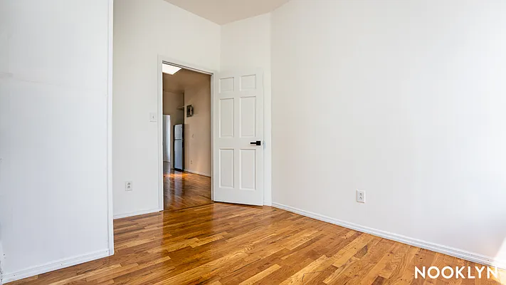 Rented by Nooklyn NYC LLC | media 18