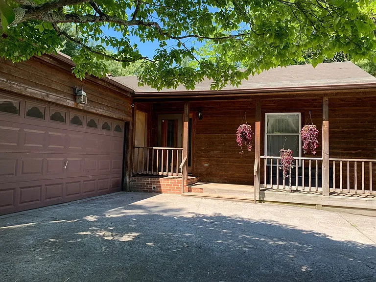 1101 Horseshoe Ln — Photo 3