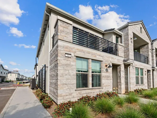 555 N Citadel Ln, Clovis, CA 93611