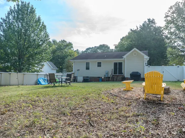 416 1st St, Gibsonville, NC 27249