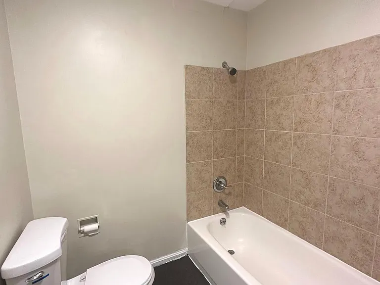 64 W Antietam St #7 — Photo 8