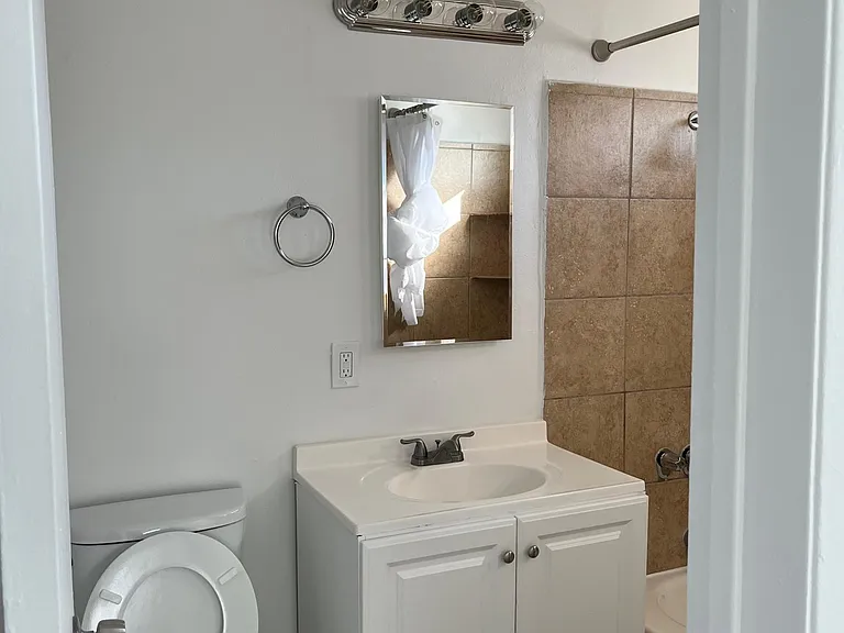 9202 Sepulveda Blvd #4 — Photo 7