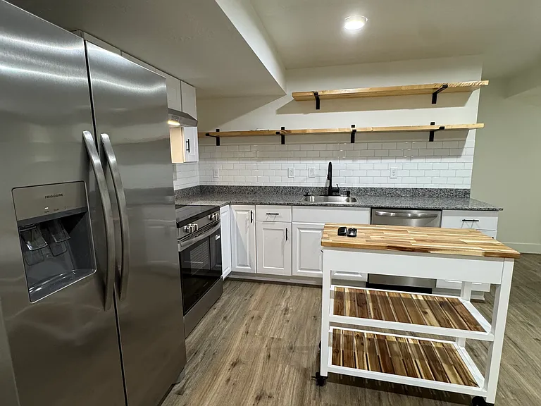 240 W Center St #BASEMENT — Photo 3