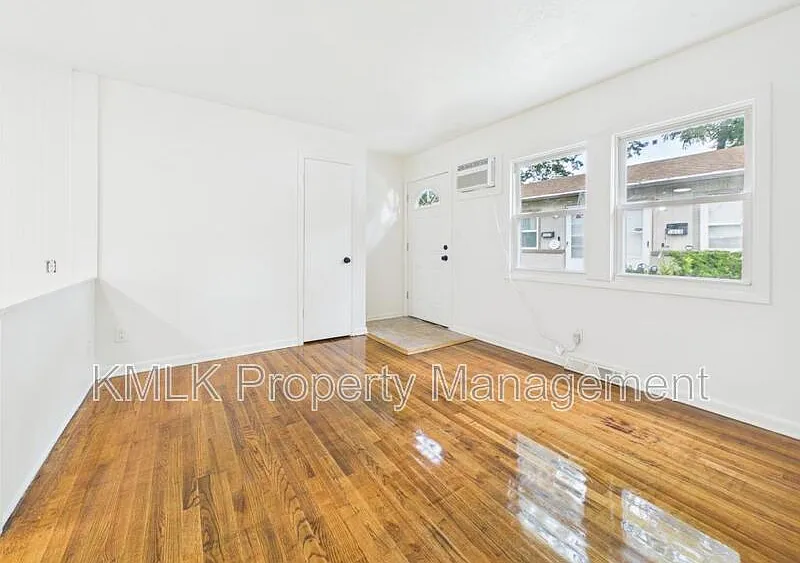2 bed, 1.0 bath, 720 sqft, $1,100 — Photo 4