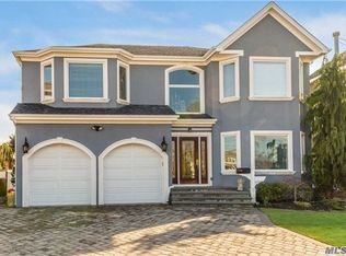 116 Neptune Pl, Massapequa, NY 11758