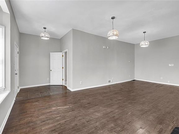 5th image of 660 Queen St SW Unit B