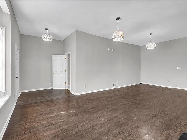 660 Queen St SW #A — Photo 24