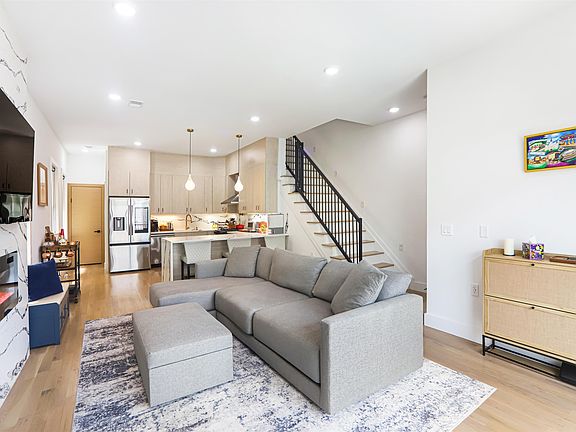 4th image of 231 Clinton Ave #2