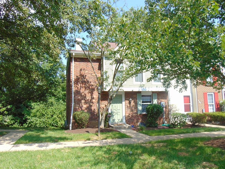 1st image of 926 Woodlyn Dr N