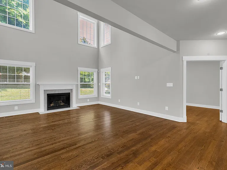 2233 N Underwood St — Photo 13