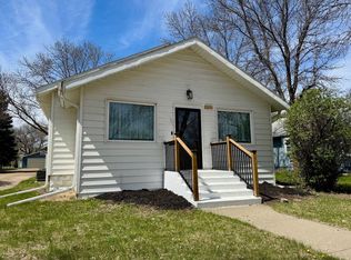 932 E 3rd St, Redfield, SD 57469