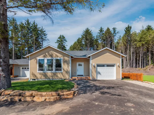 443 SE Winchell St, Depoe Bay, OR 97341