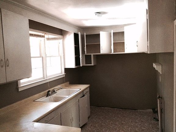 3rd image of 406 Yardley Ct