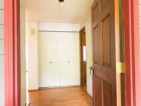 4th image of 881 S 67th St