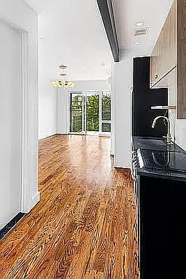 4th image of 476 E 134th St #306
