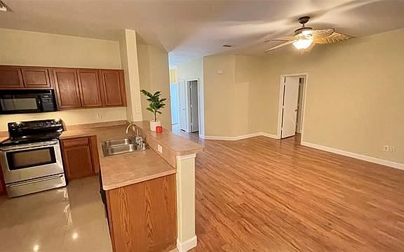 3rd image of 1921 Courtside Dr
