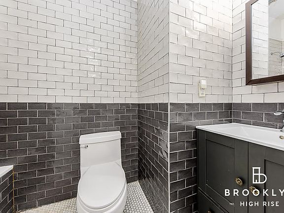 5th image of 212 Evergreen Ave APT 3B