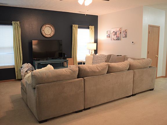 3rd image of 283 Chapelhill Dr