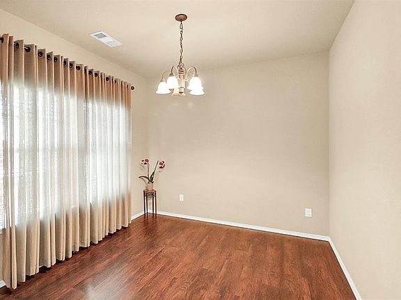 5th image of 10109 Fox Hill Dr