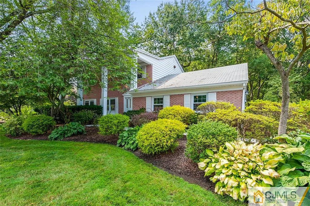 21 Yorktown Rd photo 1