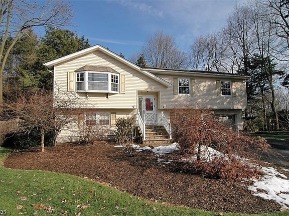 2nd image of 7 Holderness Dr