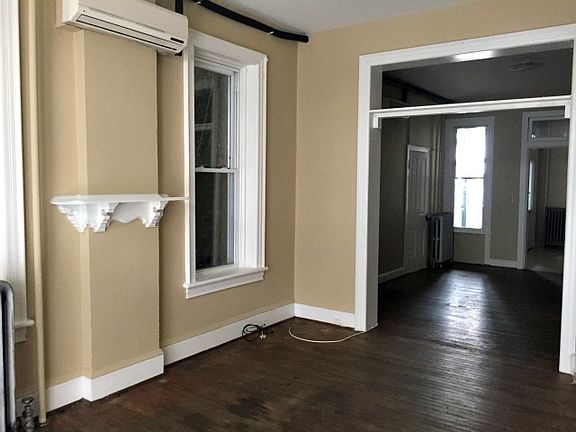 2nd image of 220 Summit Ave APT 1F