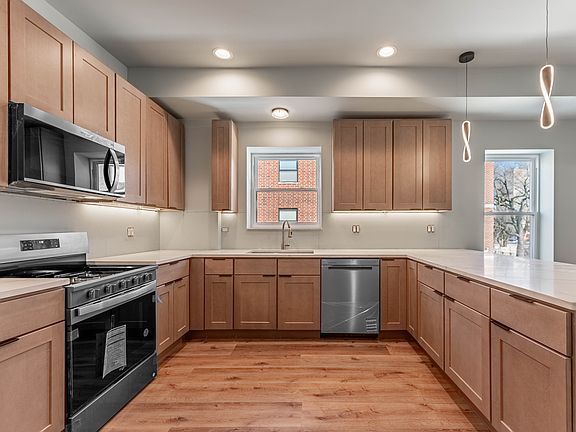 4th image of 4716 N Winthrop Ave Unit 1