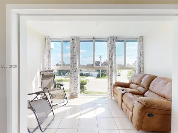 7877 Golf Circle Dr APT 304, Pompano Beach, FL 33063