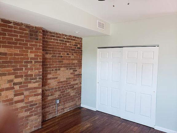 5th image of 836 York St APT 3