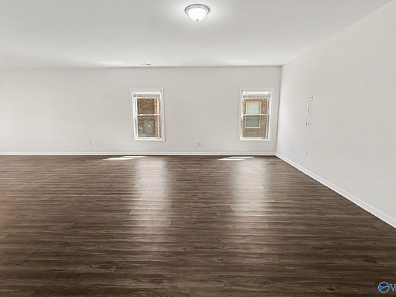 3rd image of 221 Portrait St
