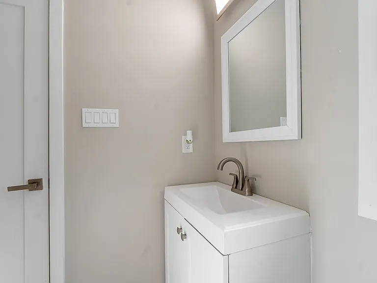 183 N Main St #7 — Photo 9