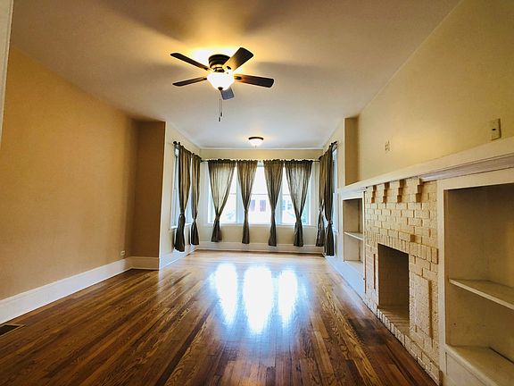 2nd image of 2513 W Gunnison St #1