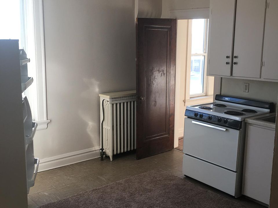 2nd image of 9154 Broadway Ave Floor 2