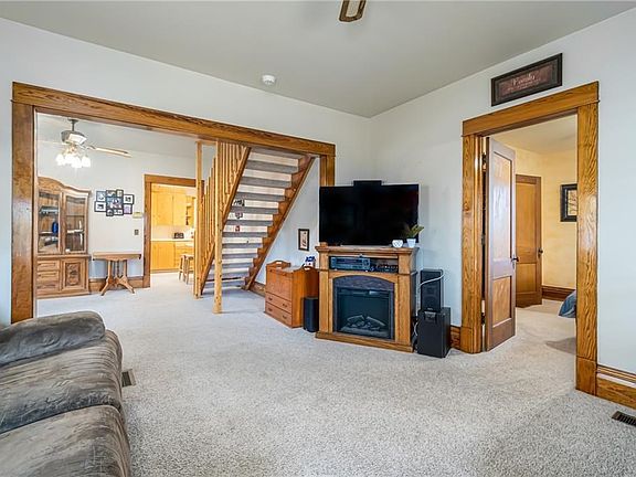 4th image of 335 W Elm St