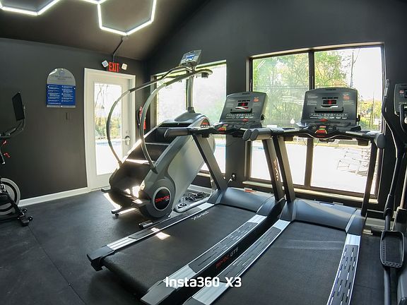 4th image of 505 Fox Crossing Blvd #501