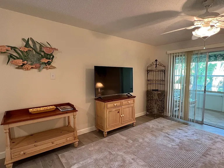 1172 Commodore Ct #203 — Photo 9
