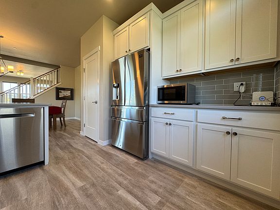 5th image of 4745 Spring Brook St