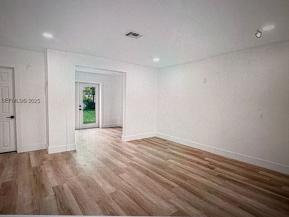 5th image of 216 NE 160th St #216