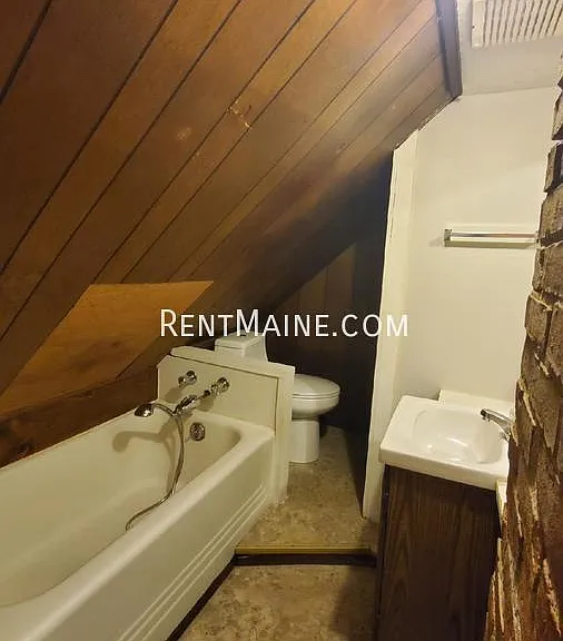 90 Clinton Ave #3 — Photo 10