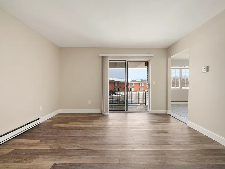 Old Carriage House Apartments — Photo 15