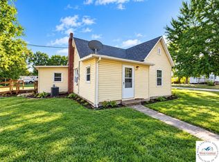 610 W F St, Deepwater, MO 64740