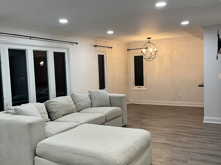 816 W Saint James St #2SW — Photo 3